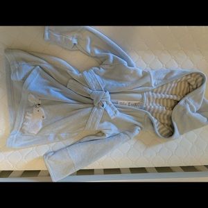 2 baby bath robes